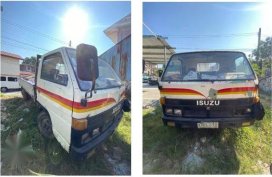 Selling White Isuzu Elf 1984 in Subic