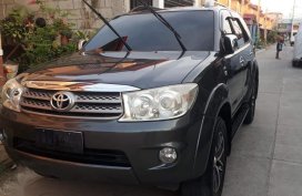 Black Toyota Fortuner 2011 for sale in Manual