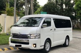 White Toyota Grandia 2014 for sale in Automatic