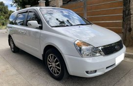 Sell White 2014 Kia Carnival in Pasig