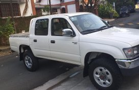 Sell 2000 Toyota Hilux in Quezon City