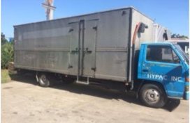 Selling Blue Isuzu Elf 2002 in Makati