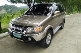 Grey Isuzu Sportivo x 2011 for sale in Manual