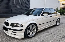 Sell White 2010 Bmw 318I in Quezon City