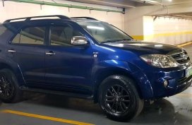 Sell Blue 2005 Toyota Fortuner in Pateros