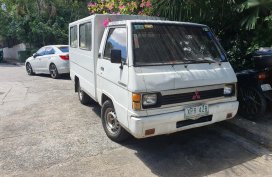 Selling White Mitsubishi L300 2004 in Manila