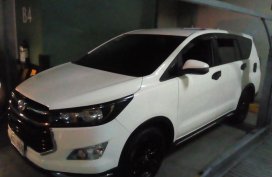 Selling White Toyota Innova 2018 in Bacoor