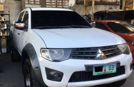 White Mitsubishi Strada 2012 for sale in Manual
