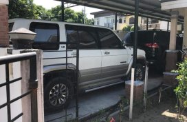 Selling White Isuzu Trooper 2003 in Manila