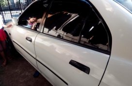 Selling White Mitsubishi Lancer 2000 in Manila
