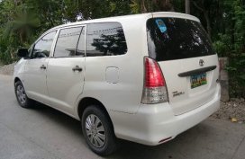 White Toyota Innova 2011 for sale in Manual