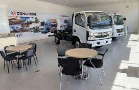 Selling White Mazda 3 0 in Rizal