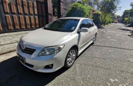 Pearl White Toyota Corolla Altis 2010 for sale in Automatic