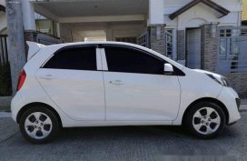 White Kia Picanto 2012 at 108000 km for sale 