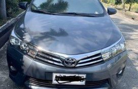 Selling Grey Toyota Corolla Altis 2017 at 37000 km
