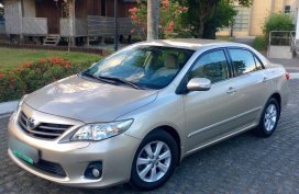 Selling Beige Toyota Corolla altis 2013 in Tanauan