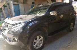 Selling Black Isuzu Mu-X 2016 in Manila