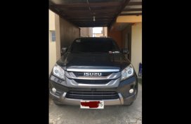 Selling Grey Isuzu Mu-X 2015 SUV / MPV in Imus