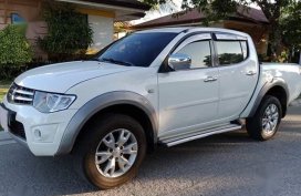 White Mitsubishi Strada 2011 for sale in Manual
