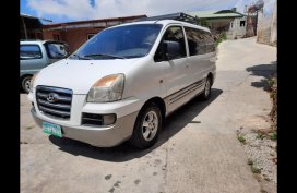 Selling White Hyundai Starex 2006 Van in Alicia