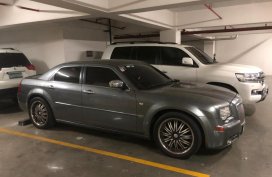 Grey Chrysler 300c 2015 for sale in Bonifacio