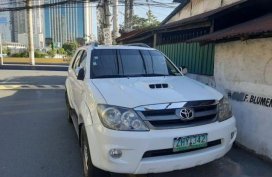 White Toyota Fortuner 2007 for sale in Manila