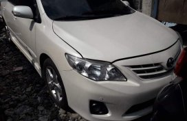 Selling White Toyota Corolla altis in Guiguinto