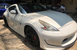 Selling White Nissan 370Z in Quezon City