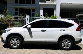 Selling White Honda Cr-V 2013 in Davao City