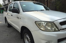 White Toyota Hilux 2010 for sale in Quezon City