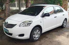Selling White Toyota Vios in Manila
