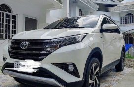 Selling White Toyota Rush in Lapu-Lapu
