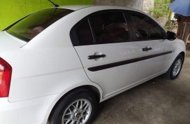 Selling White Hyundai Accent 2010 in Manila