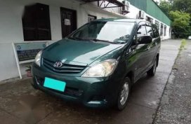 Selling Green Toyota Innova in Cainta