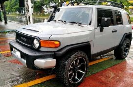 White Toyota Fj Cruiser 2015 for sale in Manila