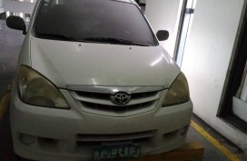 White Toyota Avanza 2010 for sale in Quezon City