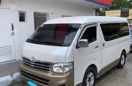 Selling White Toyota Hiace Super Grandia in Quezon City