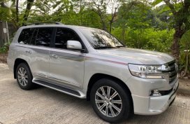 Selling Silver Toyota Land Cruiser in San Lorenzo