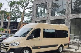 Selling White Hyundai H350 in Bonifacio