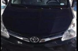 Selling Black Toyota Avanza 2015 in Manila