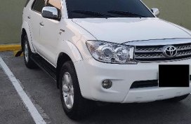 White Toyota Fortuner 2010 for sale in Pandi