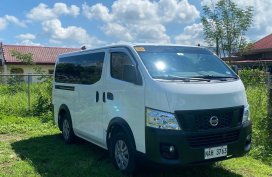 White Nissan Urvan for sale in Rosario