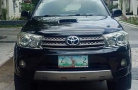 Black Toyota Fortuner 2009 for sale in Manila
