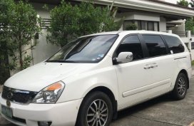 Sell White Kia Carnival in Caloocan