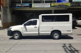 Selling White Toyota Hilux in Quezon City