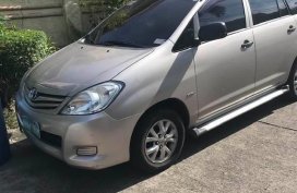 Silver Toyota Innova for sale in Las Piñas