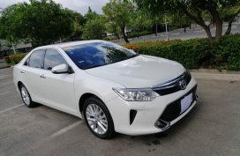 Sell Pearl White 2017 Toyota Camry in Bacoor