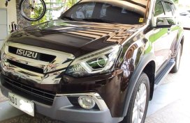 Black Isuzu Mu-X for sale in Manila