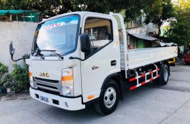 Selling White JAC Dropside Queen 14Ft 2018 in Las Piñas