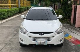 Pearlwhite Hyundai Tucson 2.0 (A) 2011 for sale in Manila